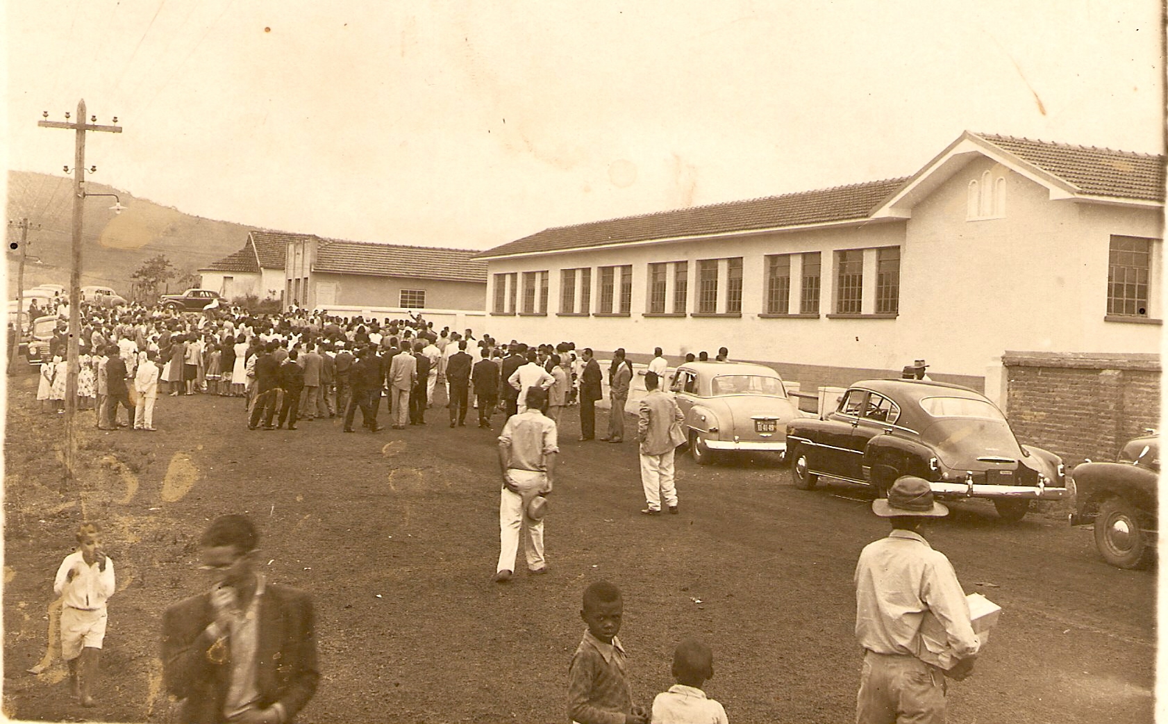 Inauguração do Grupo Deiró Borges - 1954.jpg