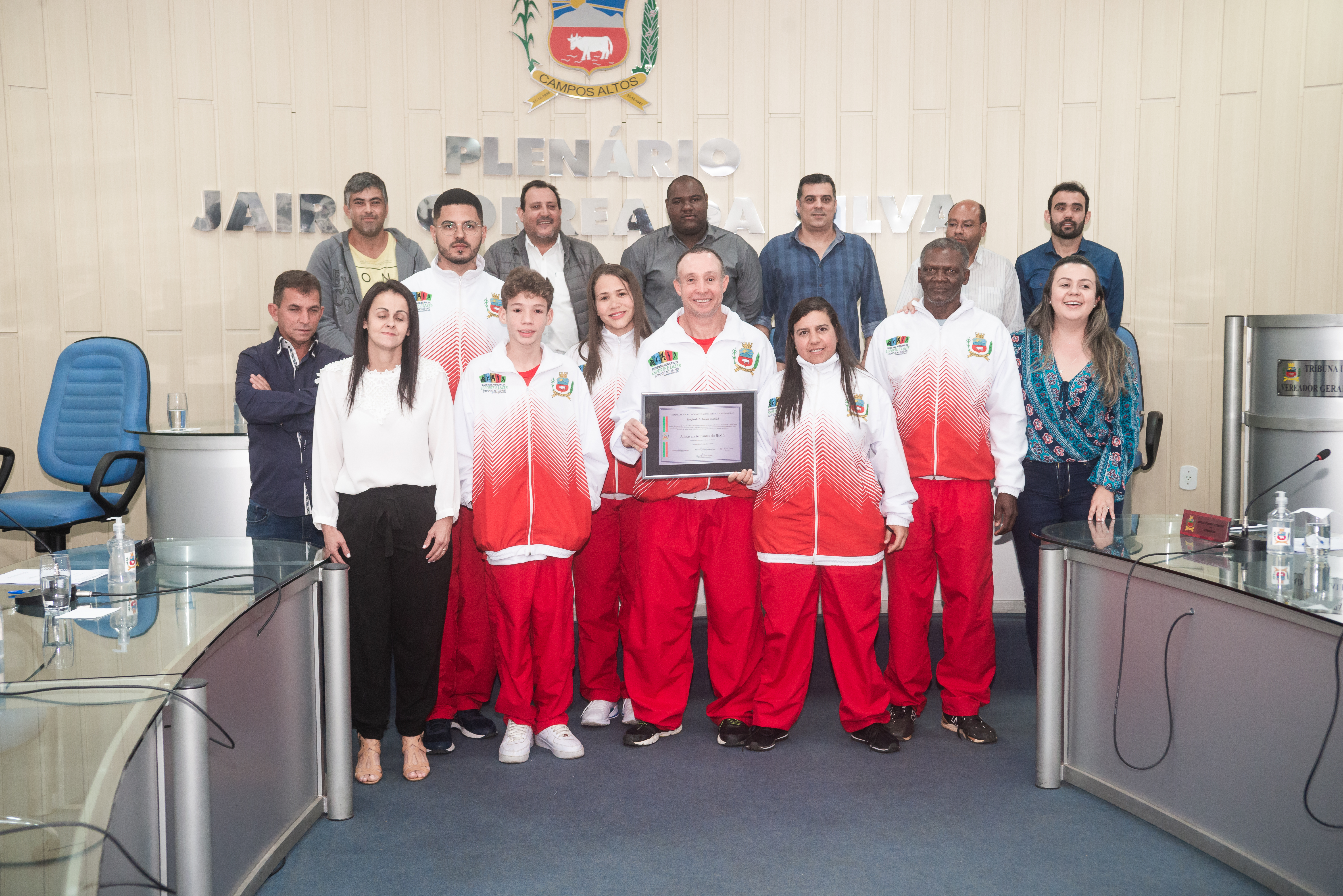 Equipe participante do JEMG é homenageada na Câmara