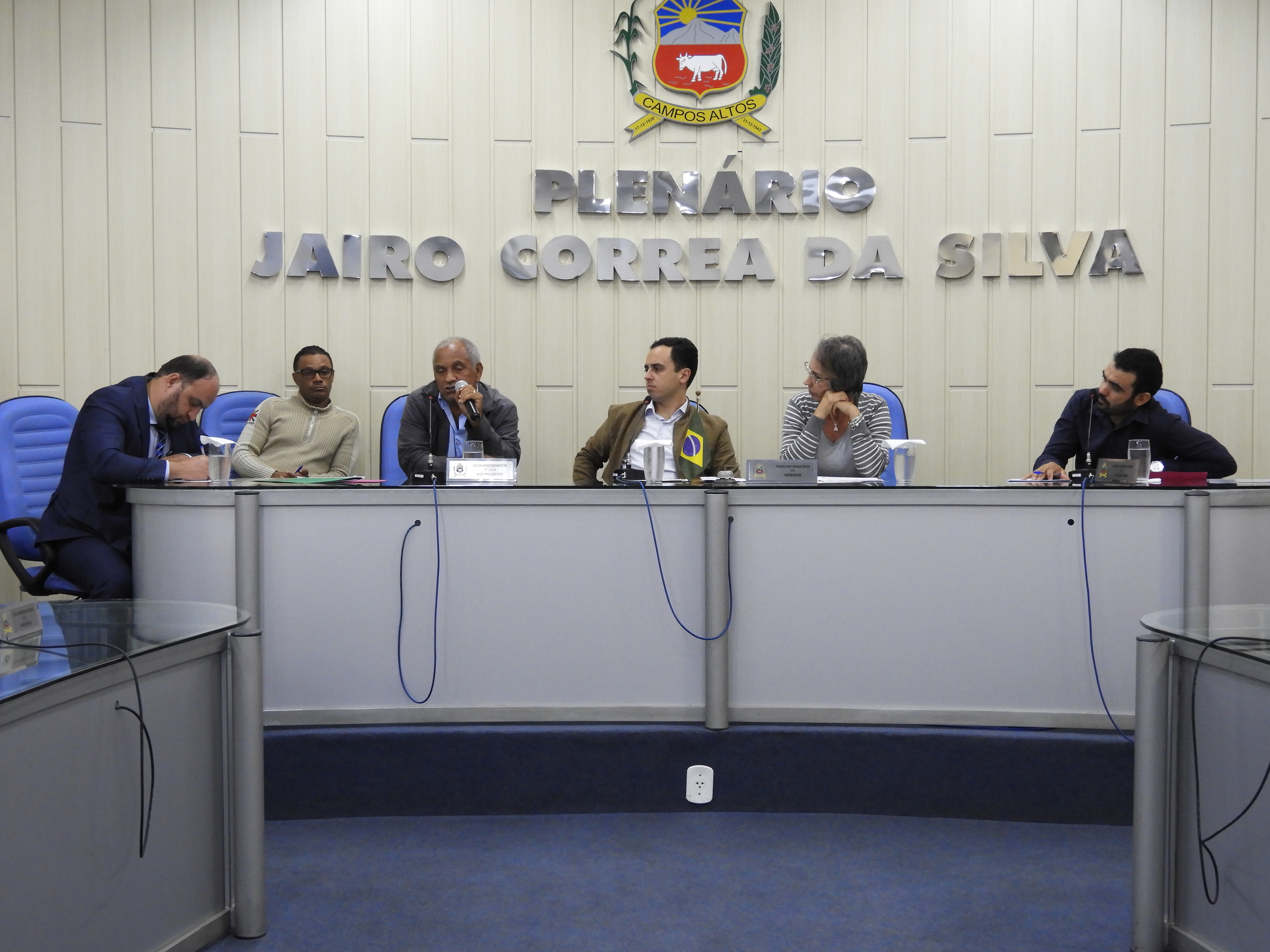 Vereadores questionam o Poder Executivo para esclarecer população 